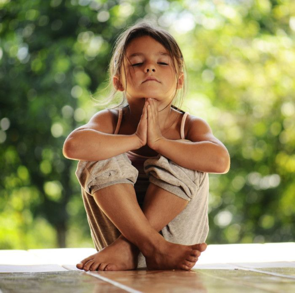 Jewelz yoga logo