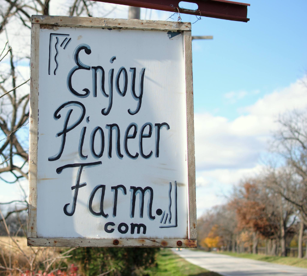 Enjoy Pioneer Farm logo