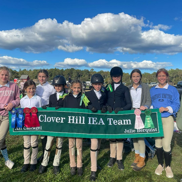 CLOVER HILL EQUESTRIAN CENTER logo