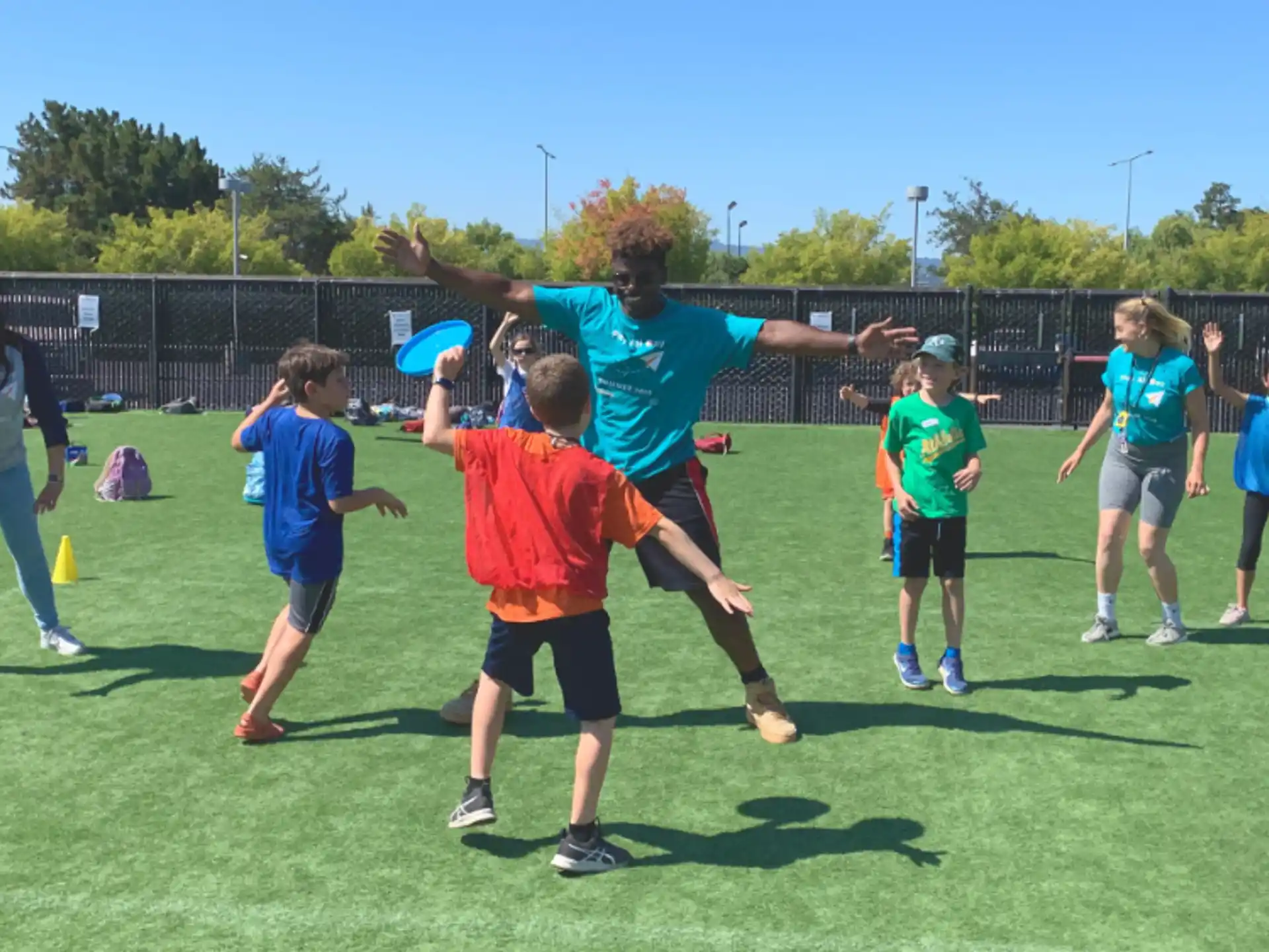 a group of kids playing frisbee