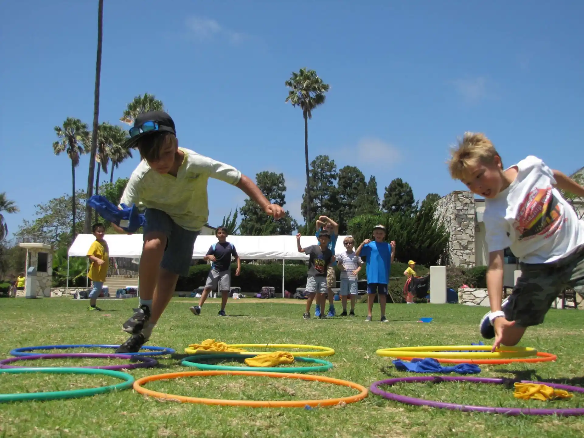 a group of people playing frisbee