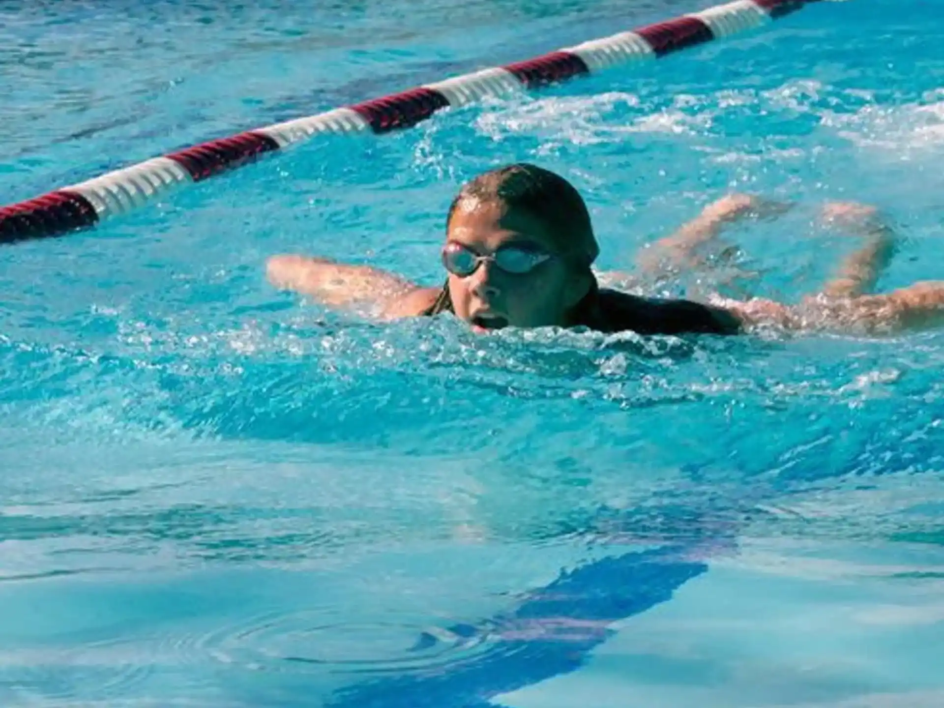 a person swimming in a pool