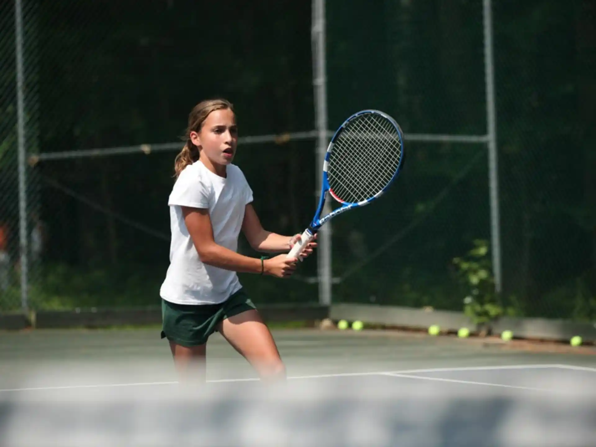 a woman playing tennis