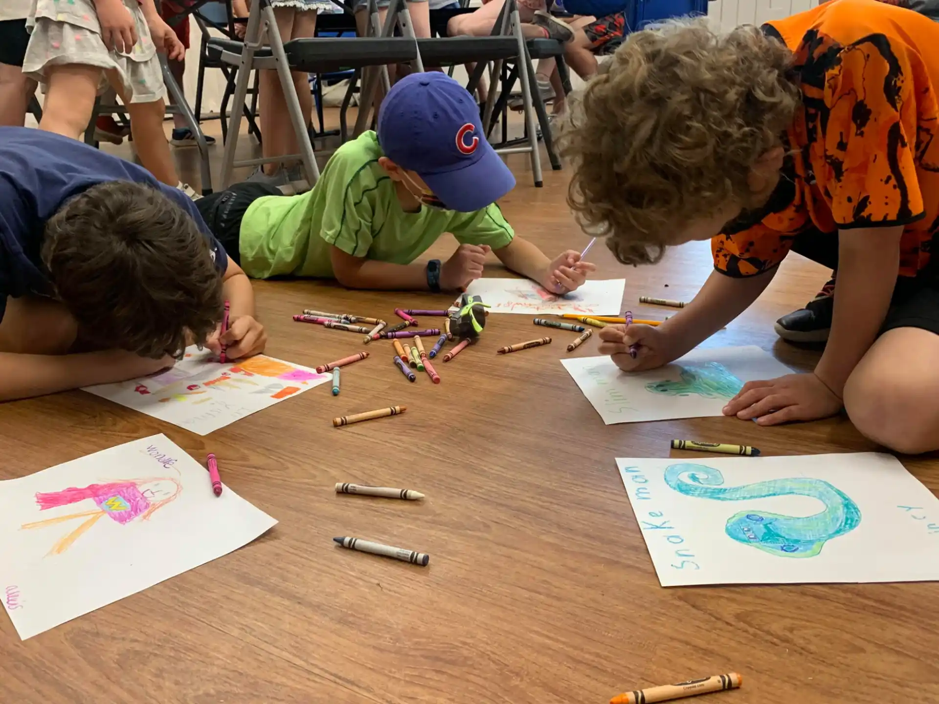 children drawing on paper