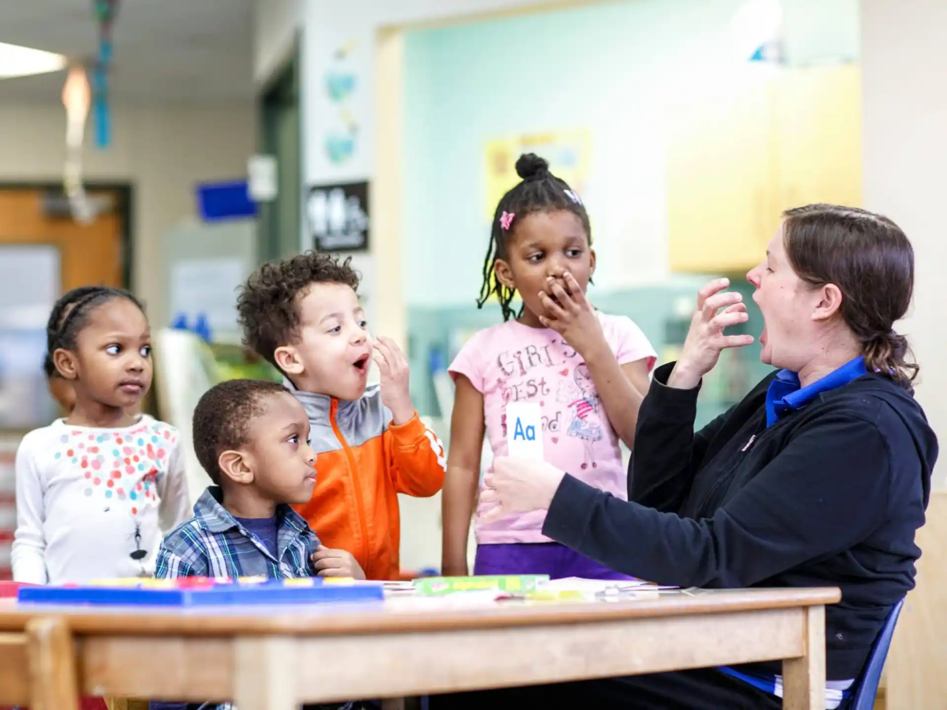 a teacher teaching her students