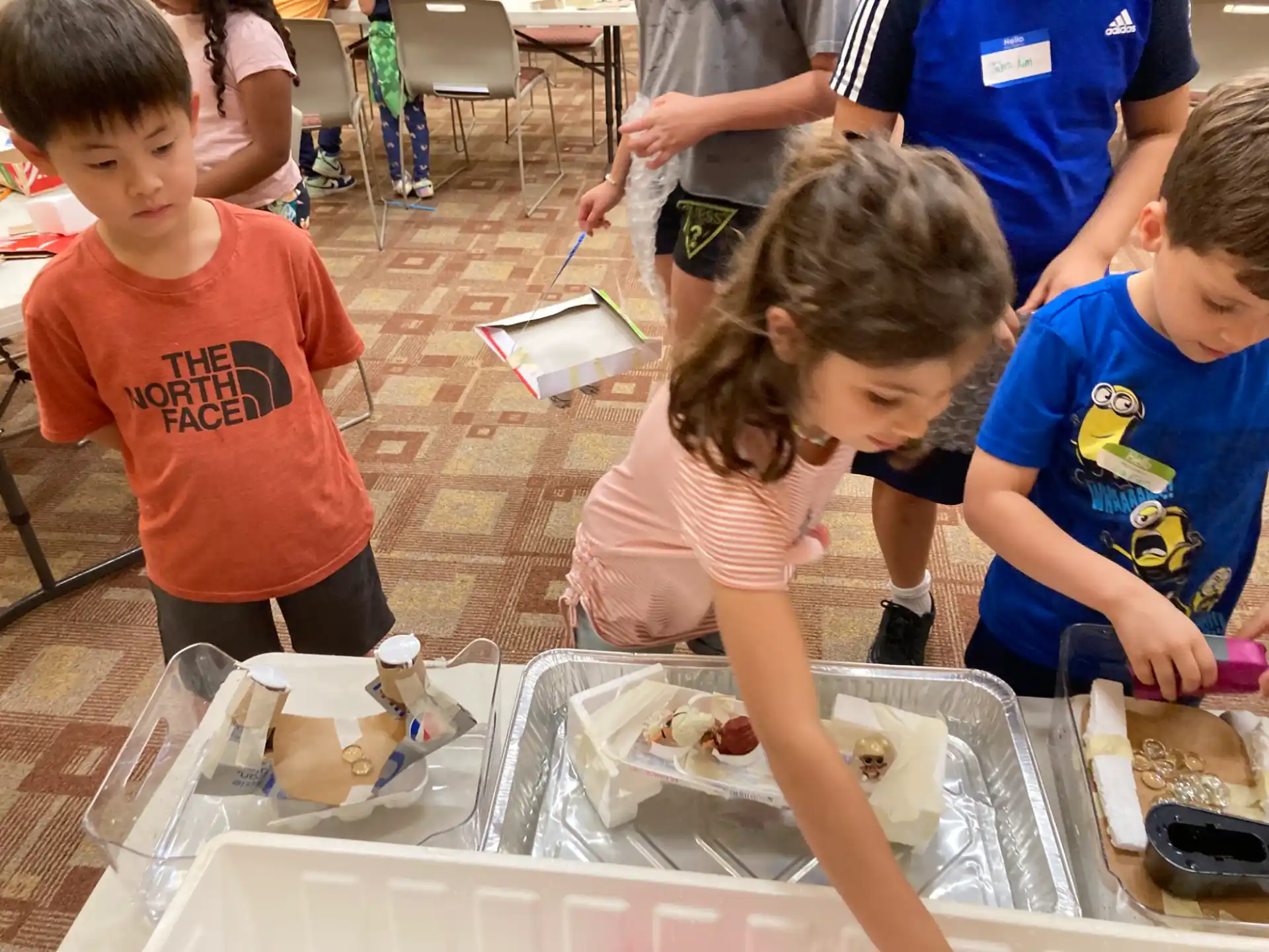children working on a project