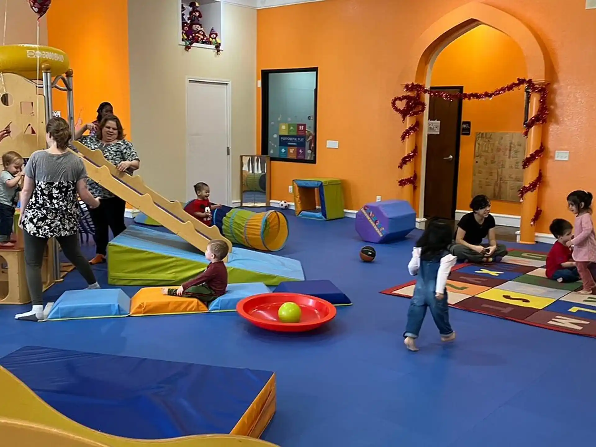 Gymboree Play and Music — 38ce9459 844b 4a15 b447 3d756564c900