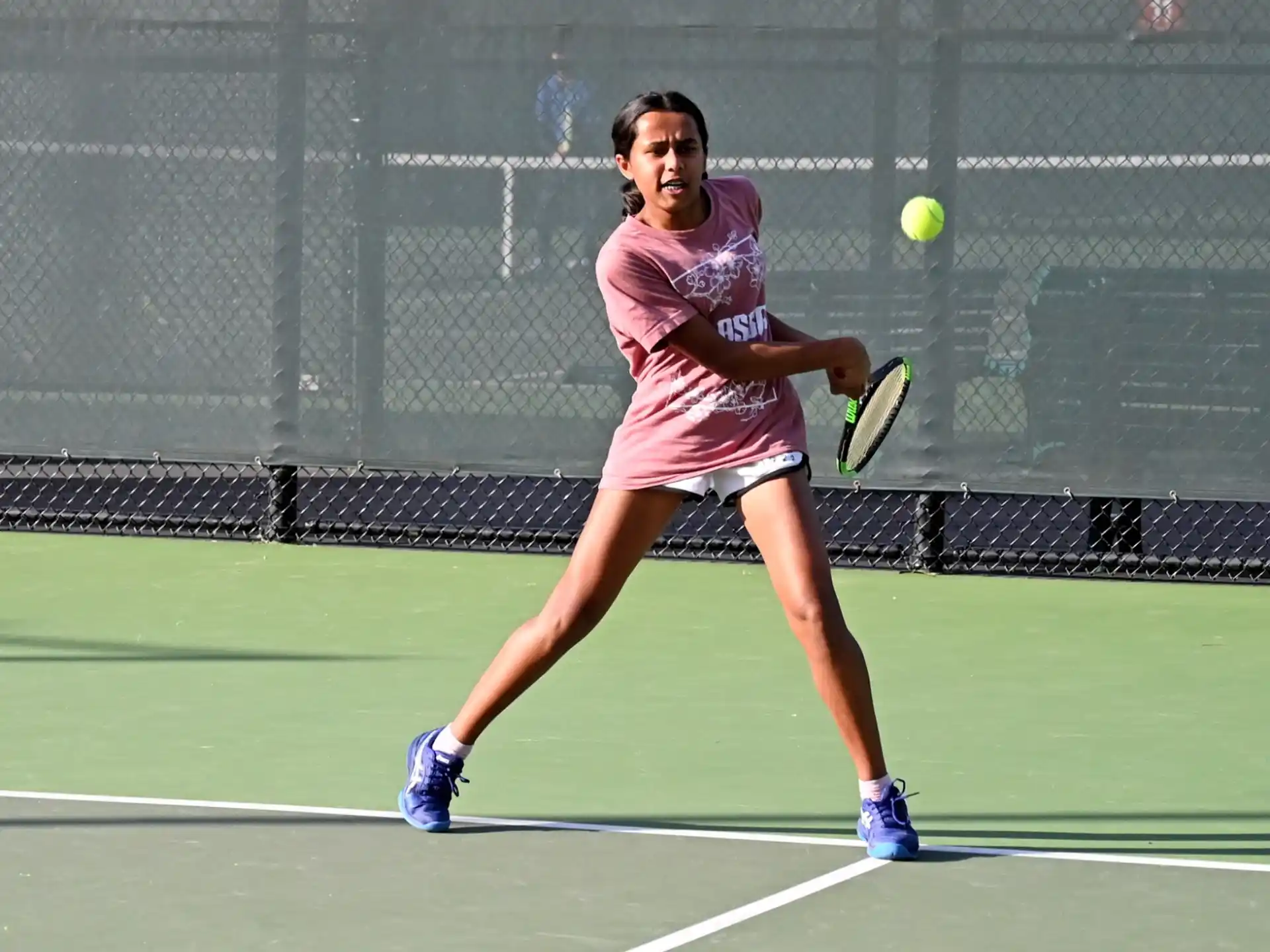 a woman playing tennis