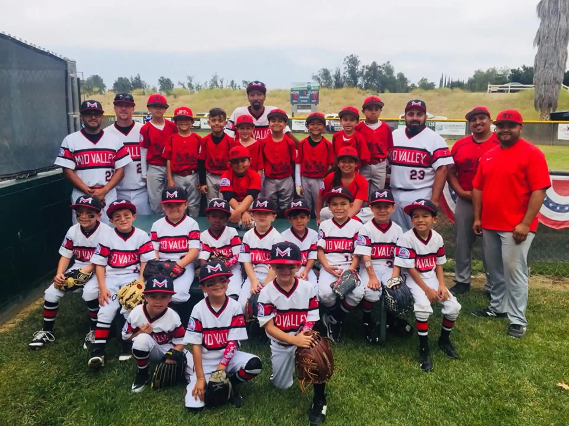 a baseball team posing for a photo