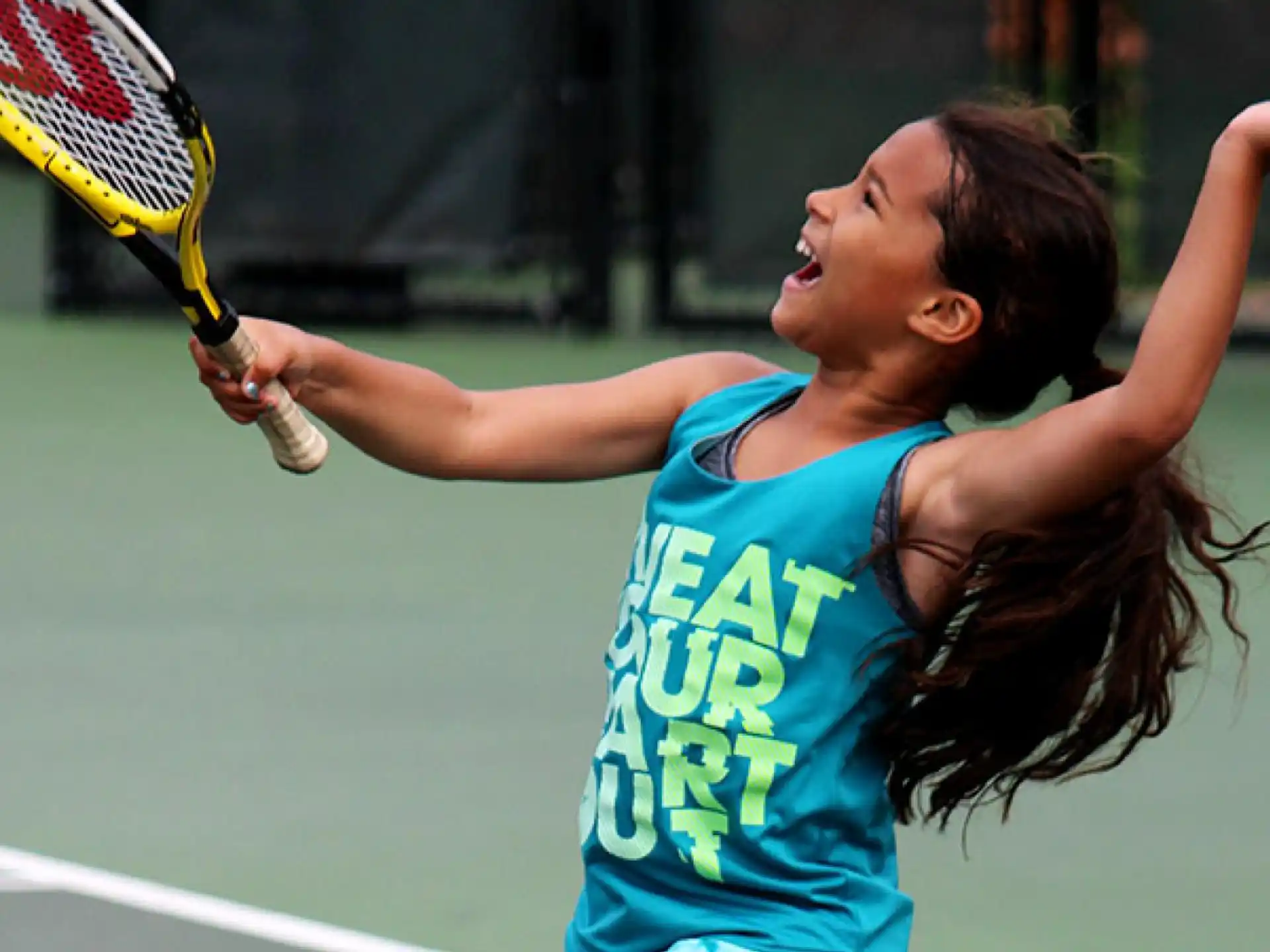 a woman playing tennis