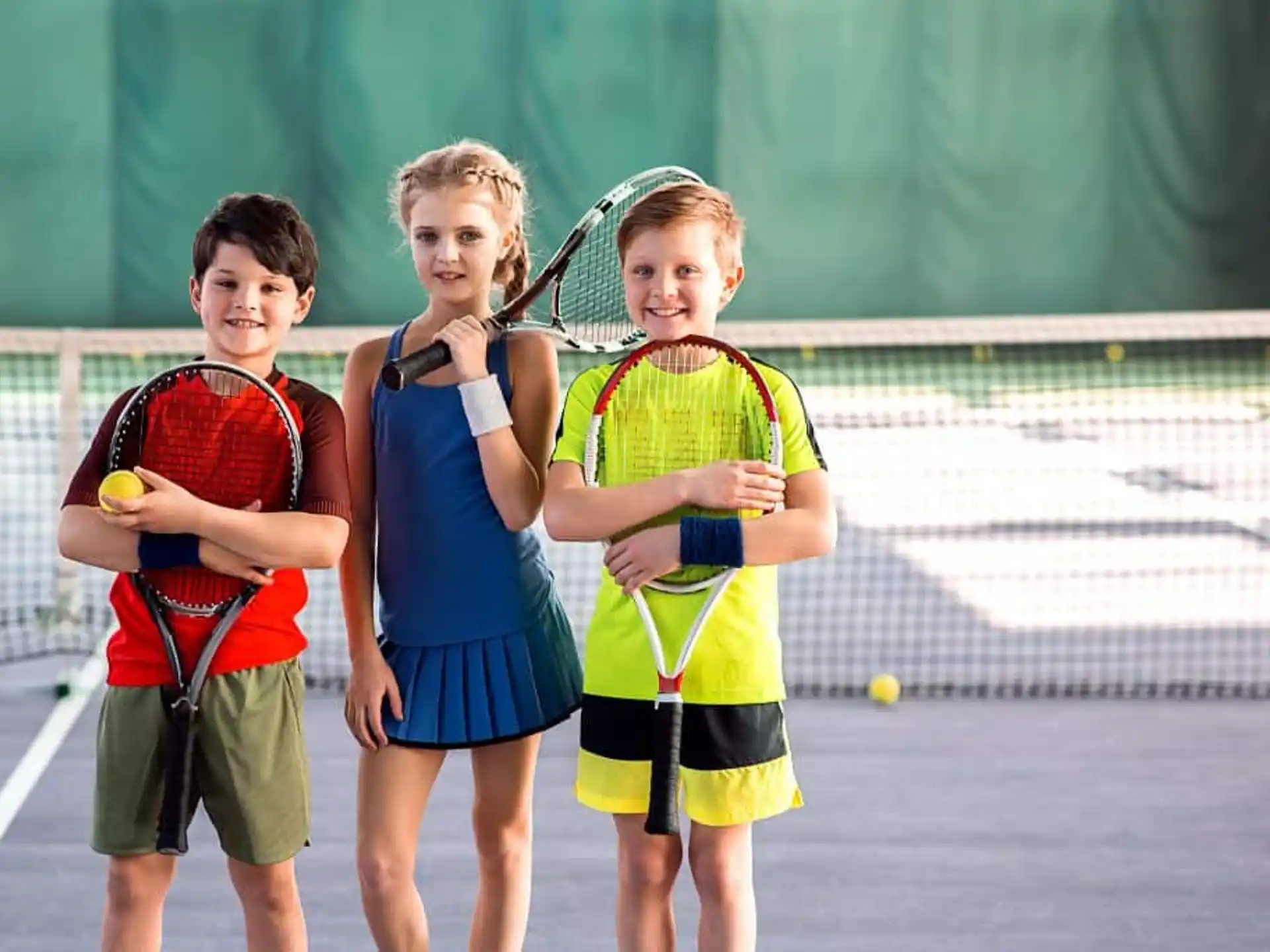 kids holding tennis rackets