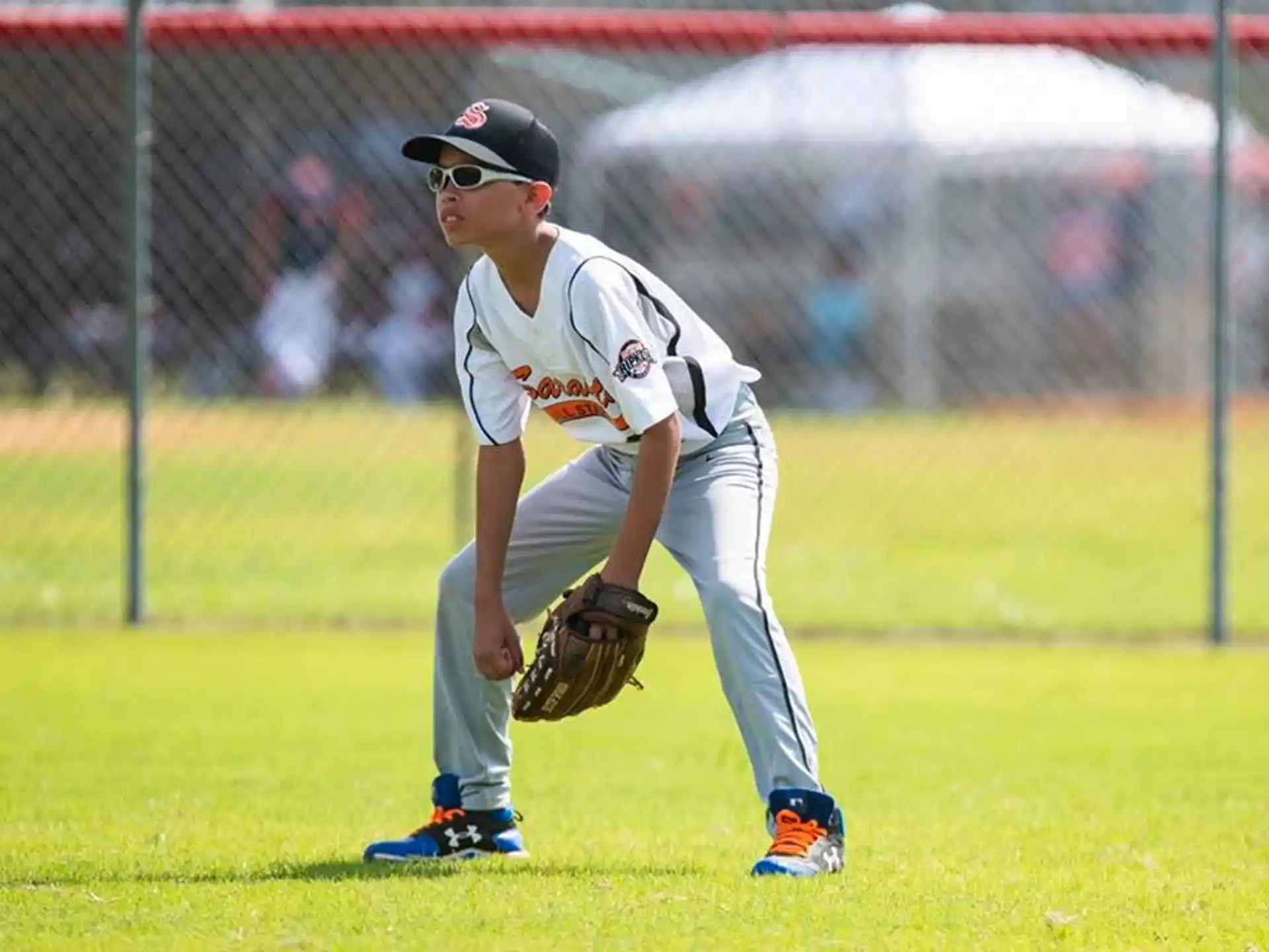 a baseball player in the middle of pitching a baseball