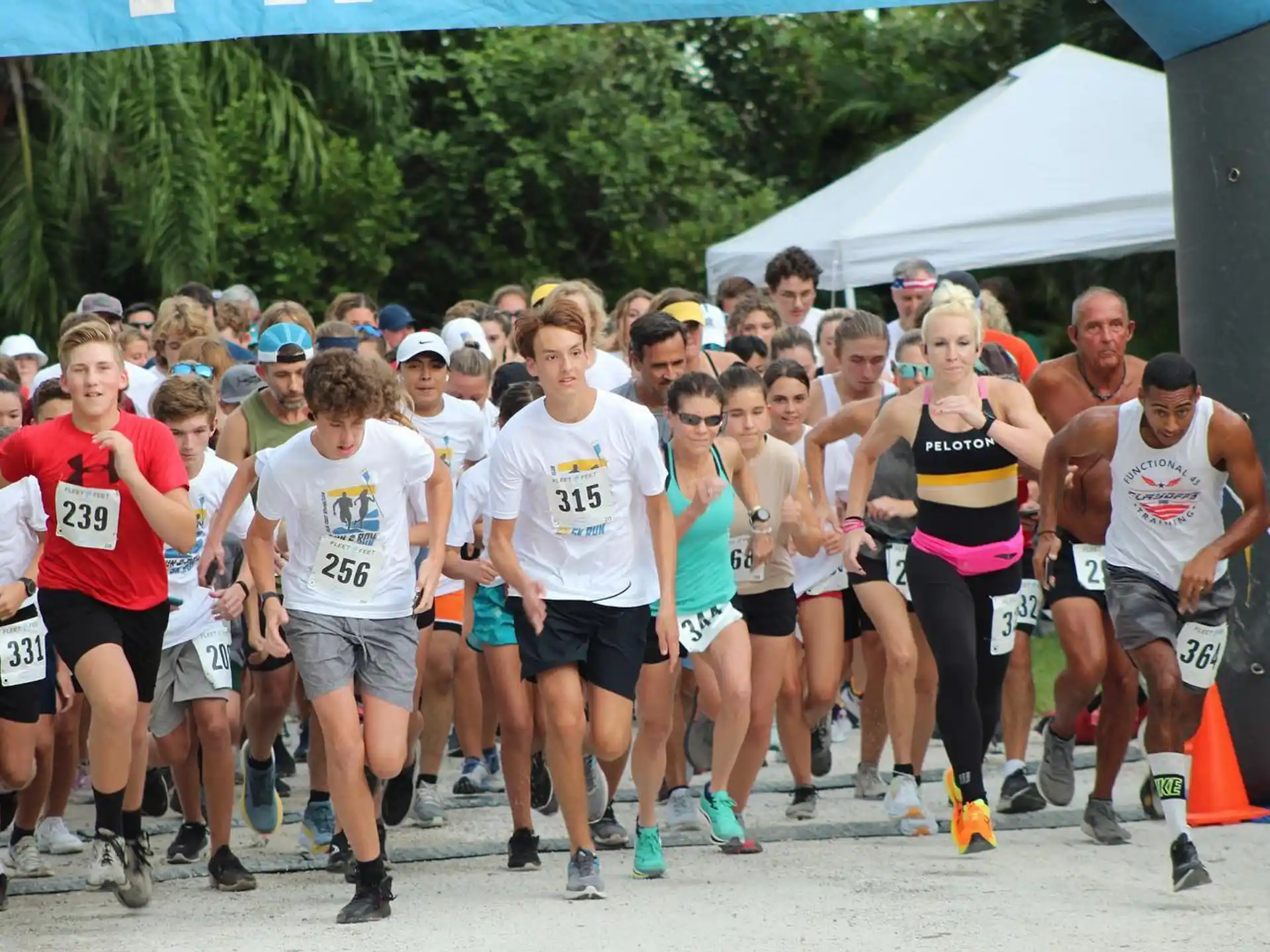 a group of people running