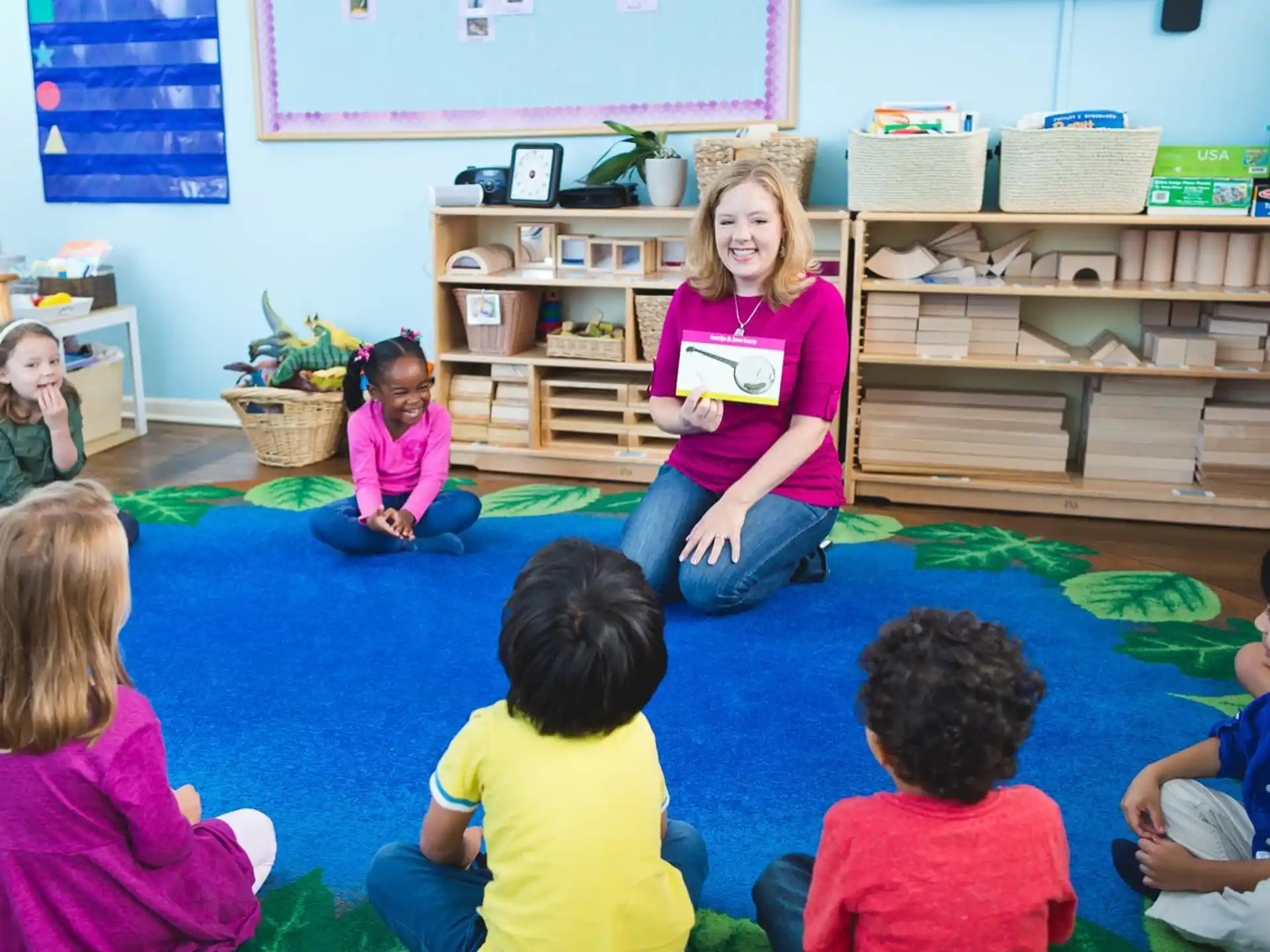 a teacher teaching her students