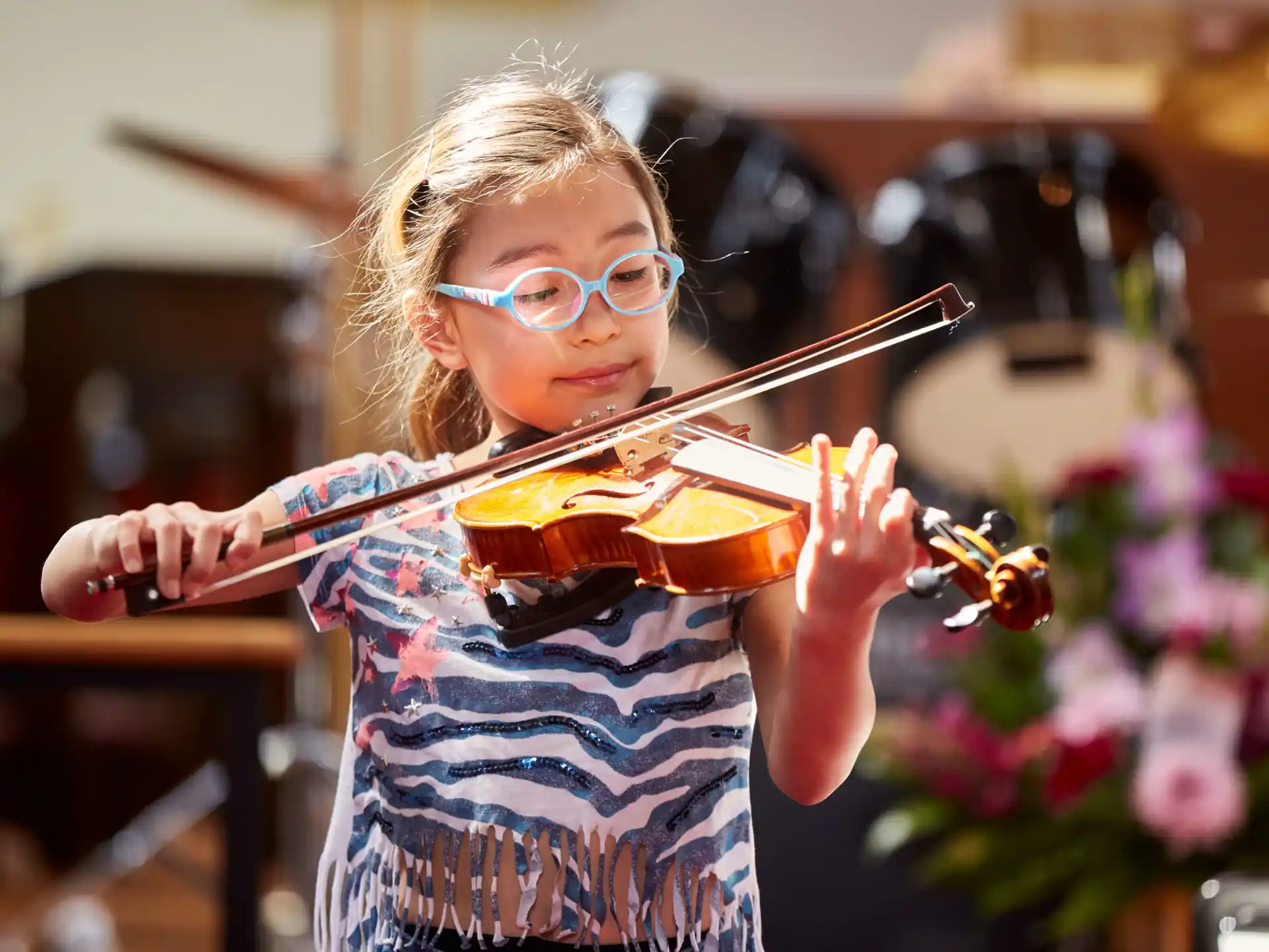a girl playing a violin