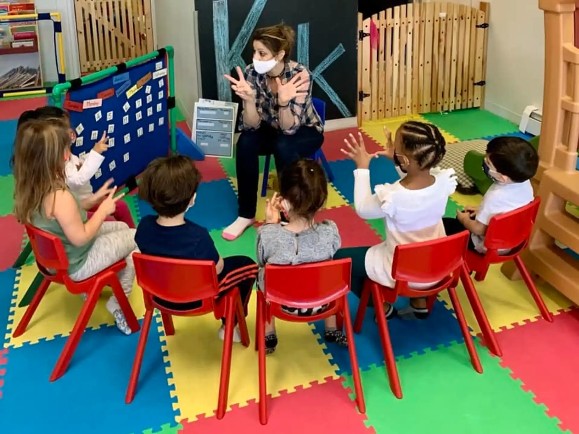 a teacher teaching her students