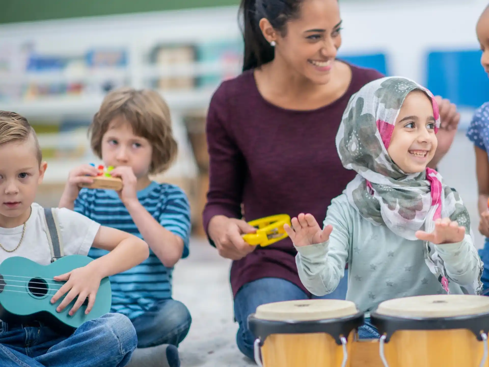 a teacher teaching her students