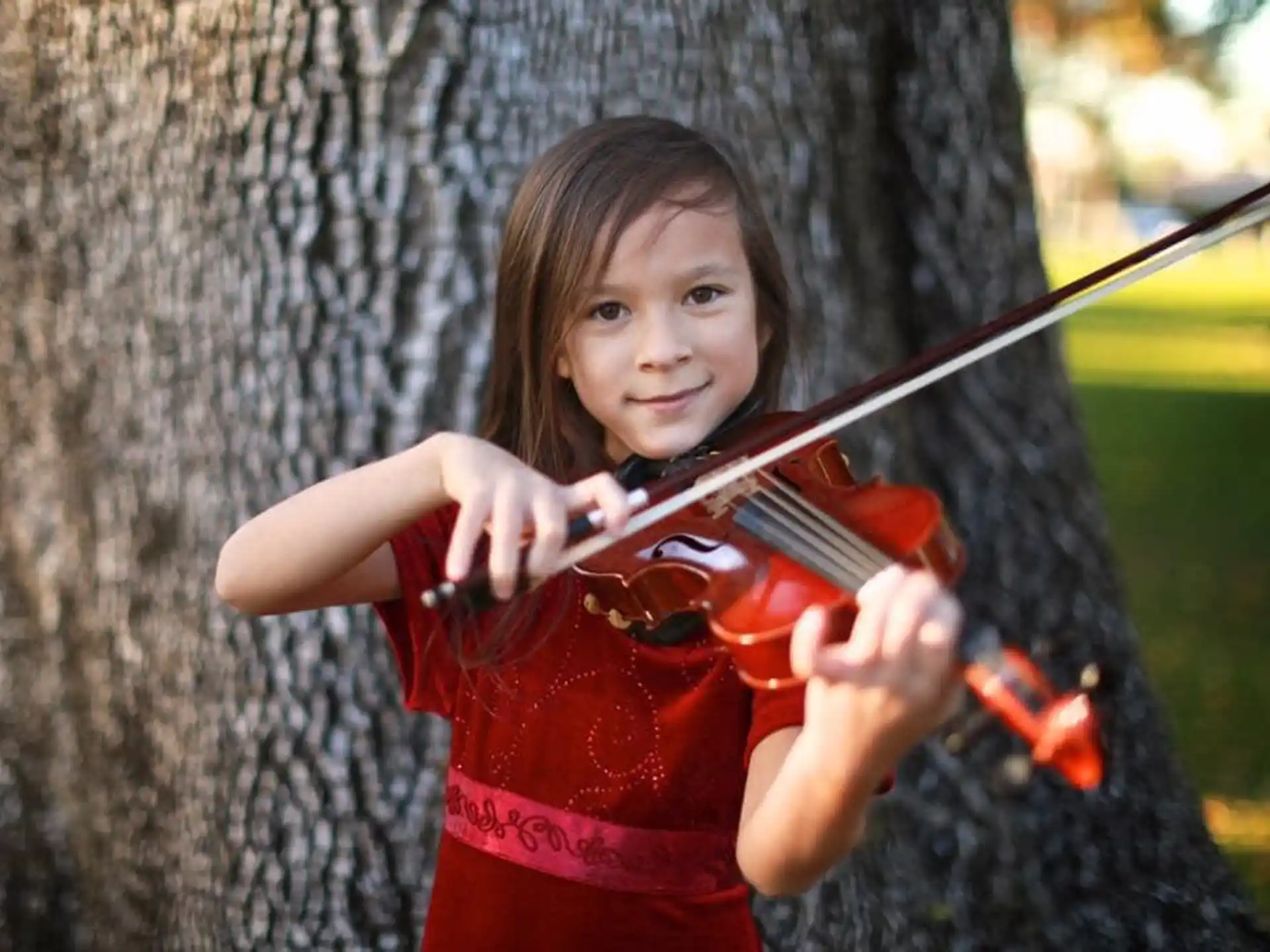 a girl playing a violin