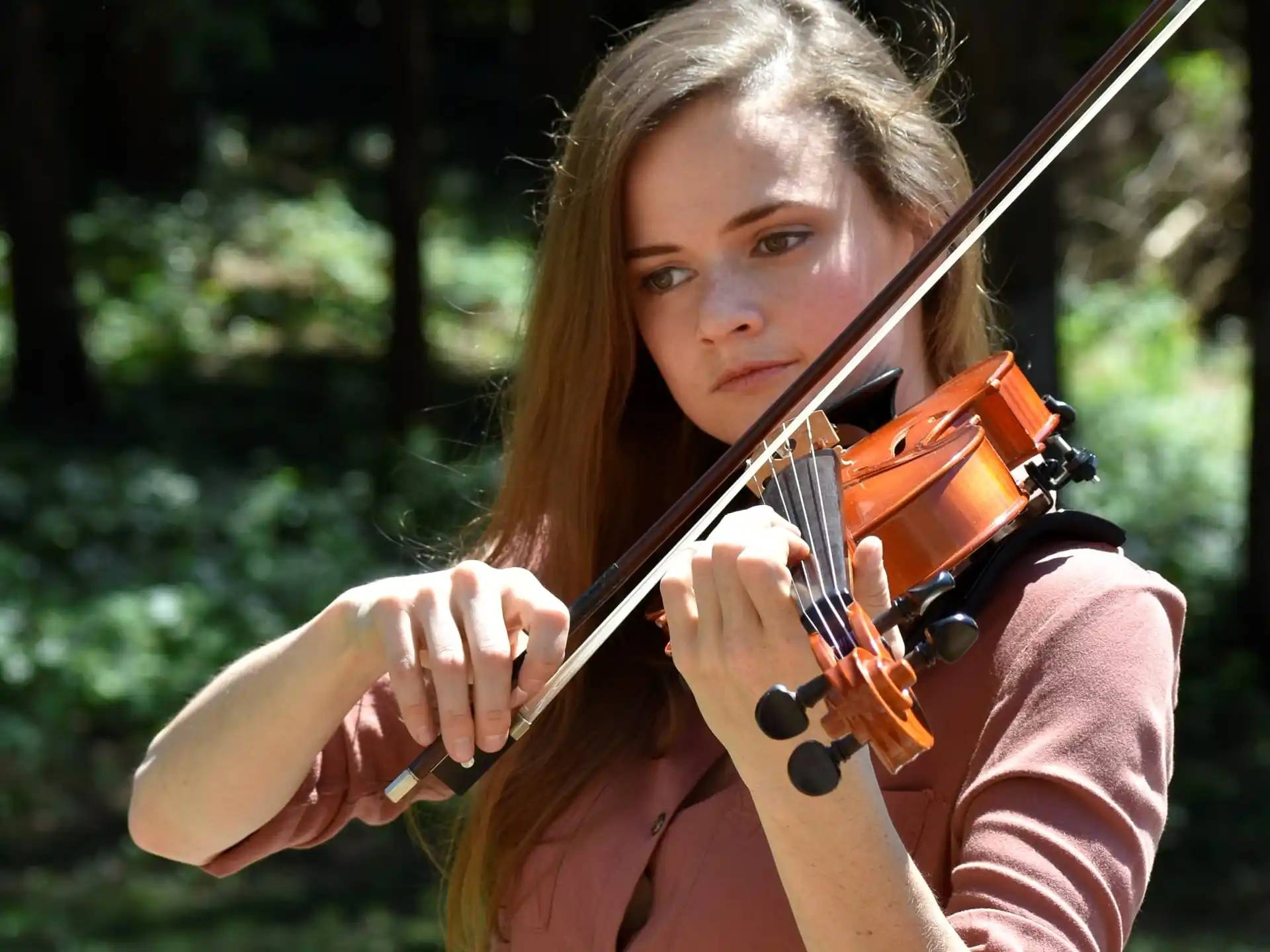 a woman playing a violin