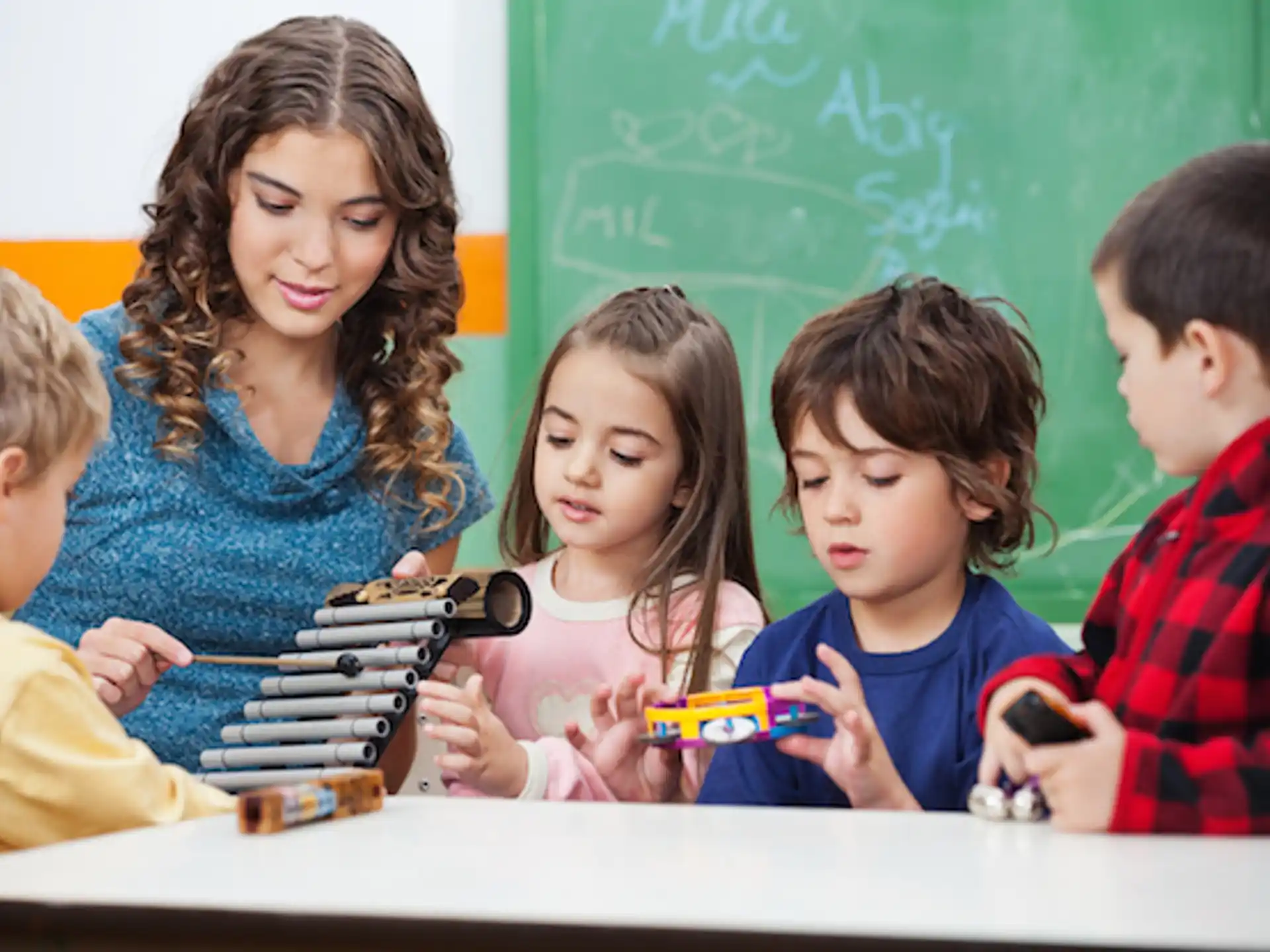 a teacher teaching her students