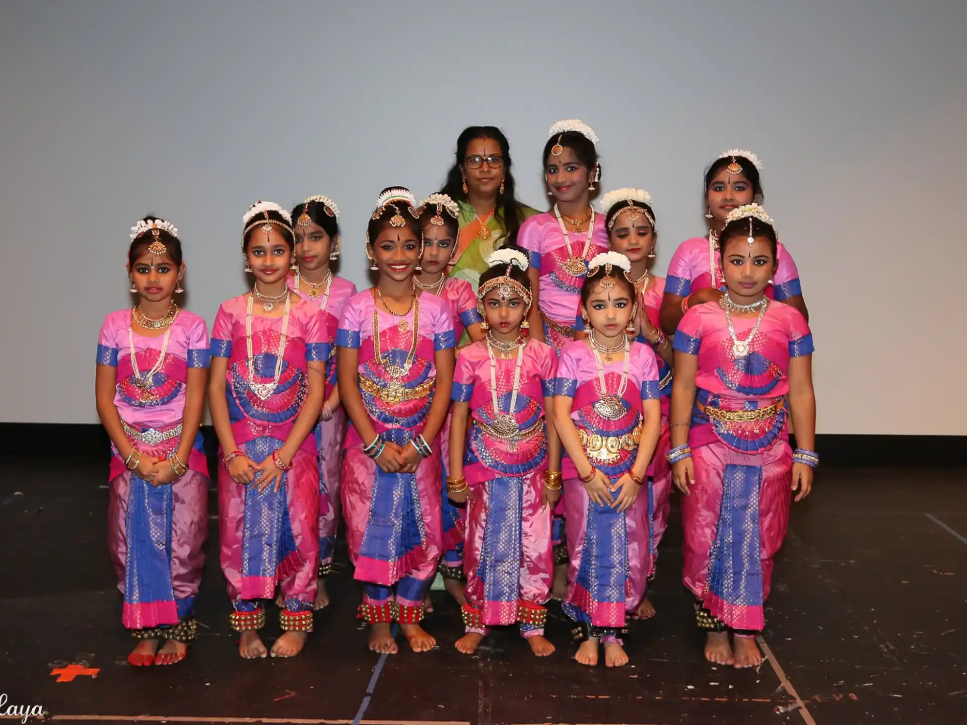 Dance Groups – Indian Dance Costumes for Rent