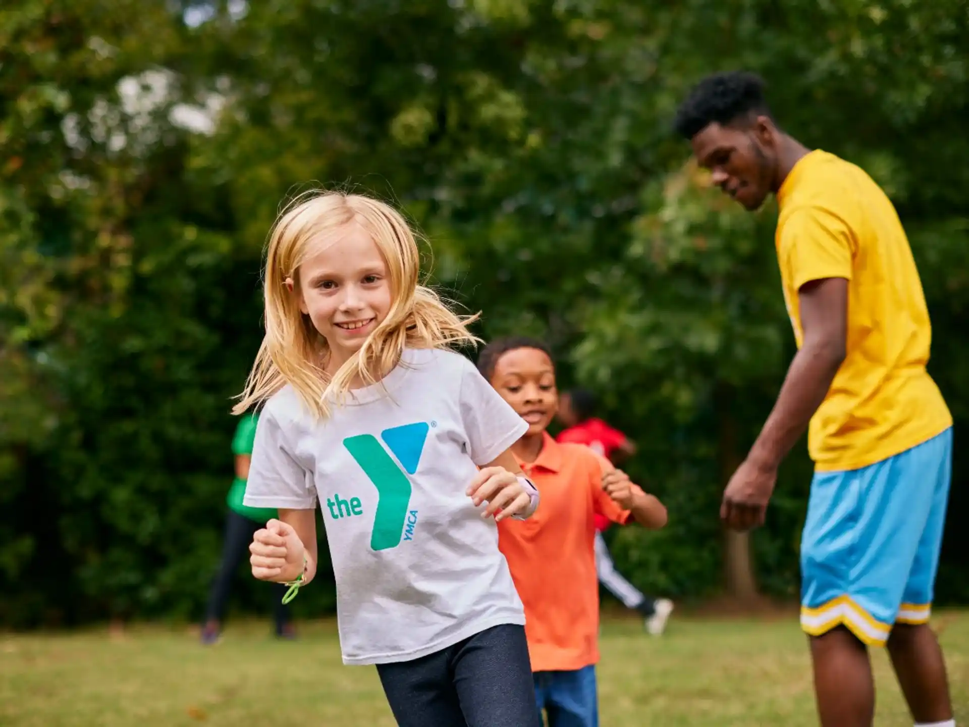 a group of people running