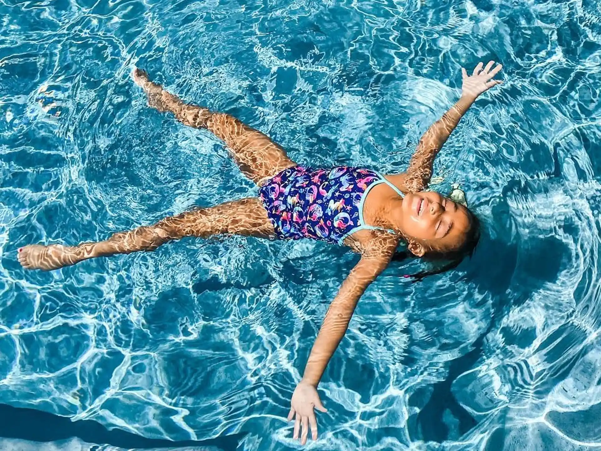 a person swimming in a pool