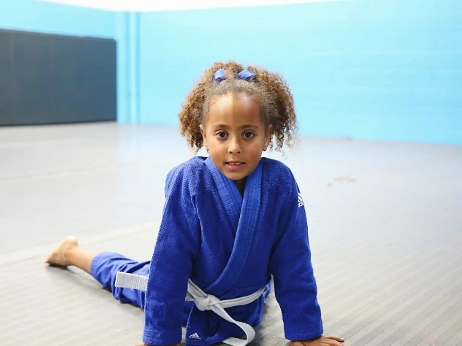 a child sitting on the floor