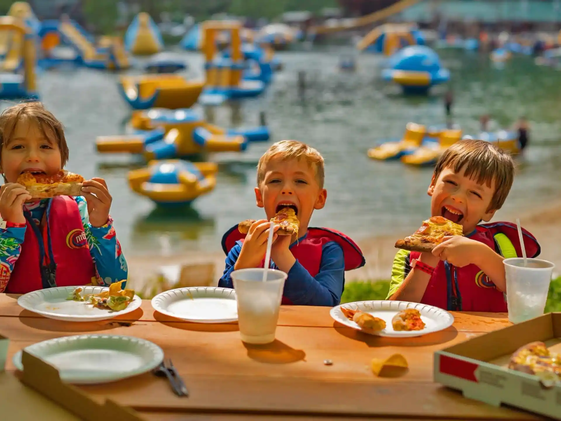 kids eating pizza at a table