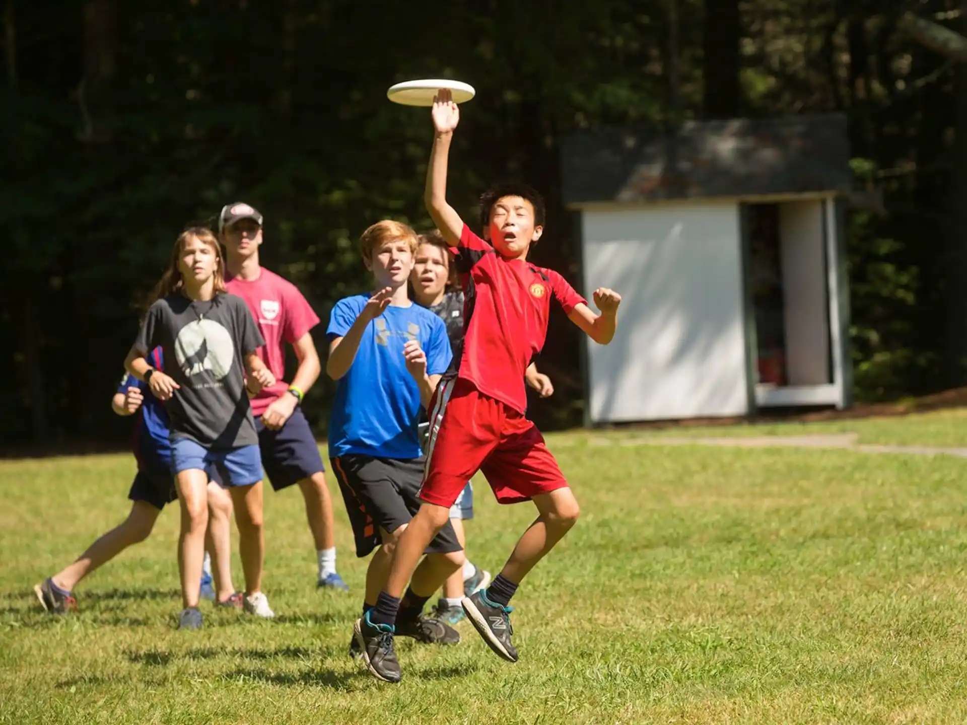 a group of people playing frisbee
