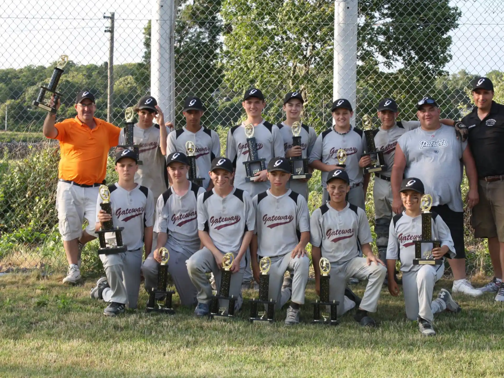 a baseball team posing for a photo