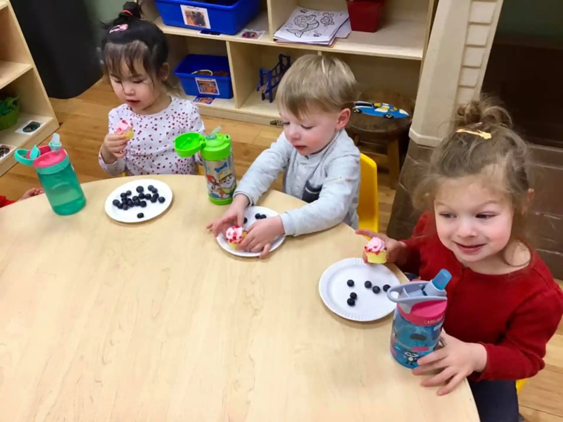 children eating at a table