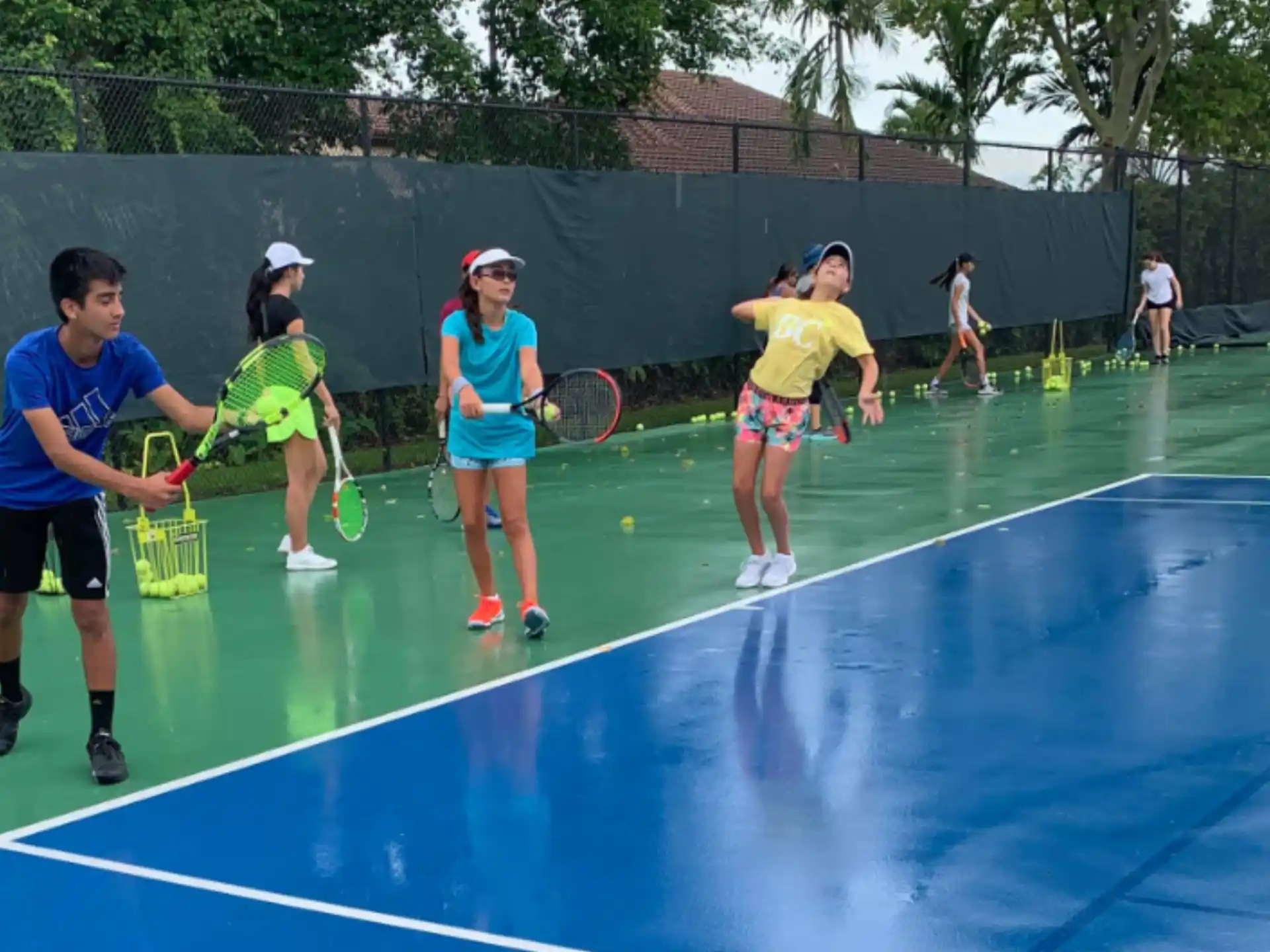 a group of people playing tennis