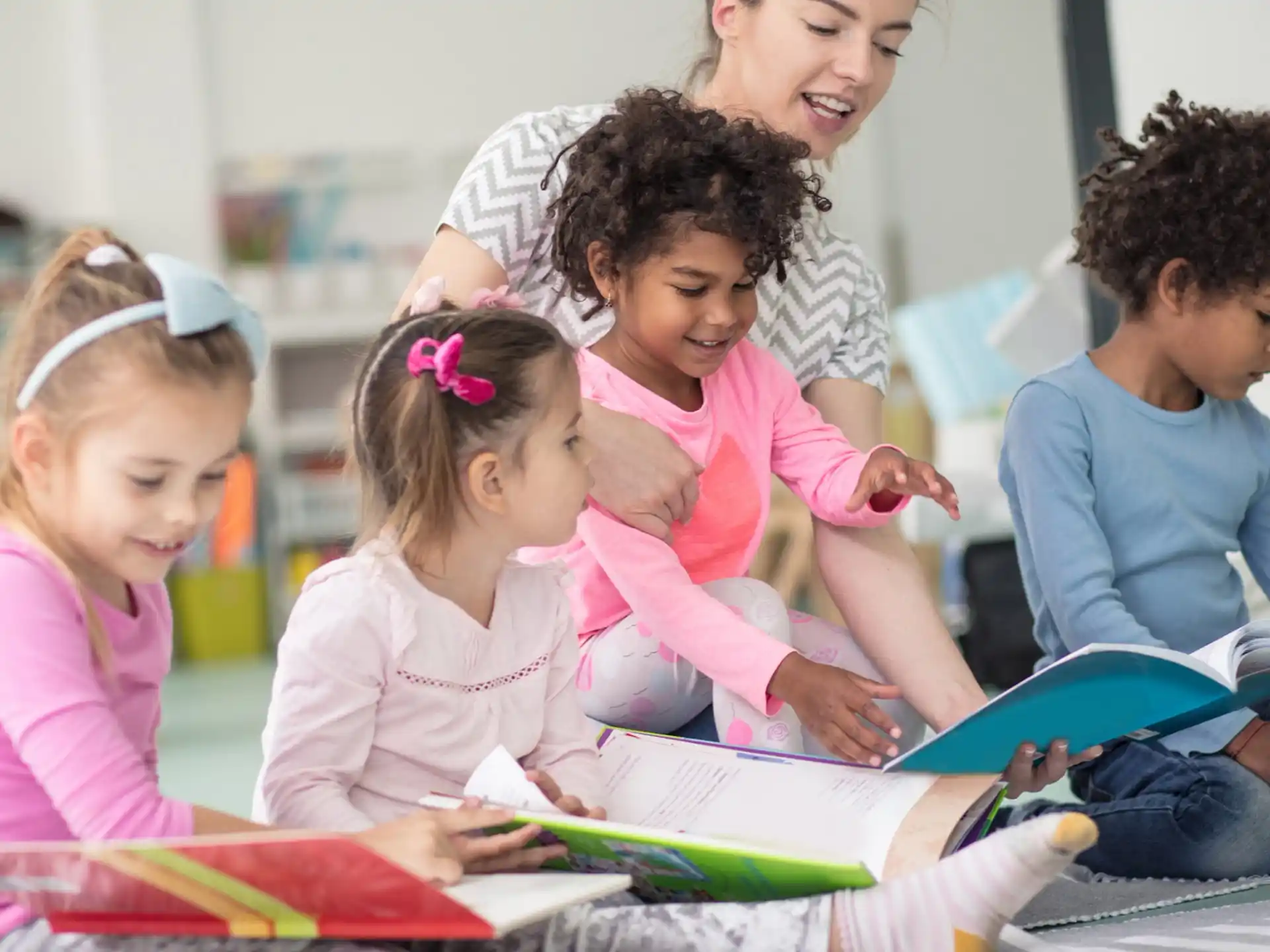 a teacher teaching her students