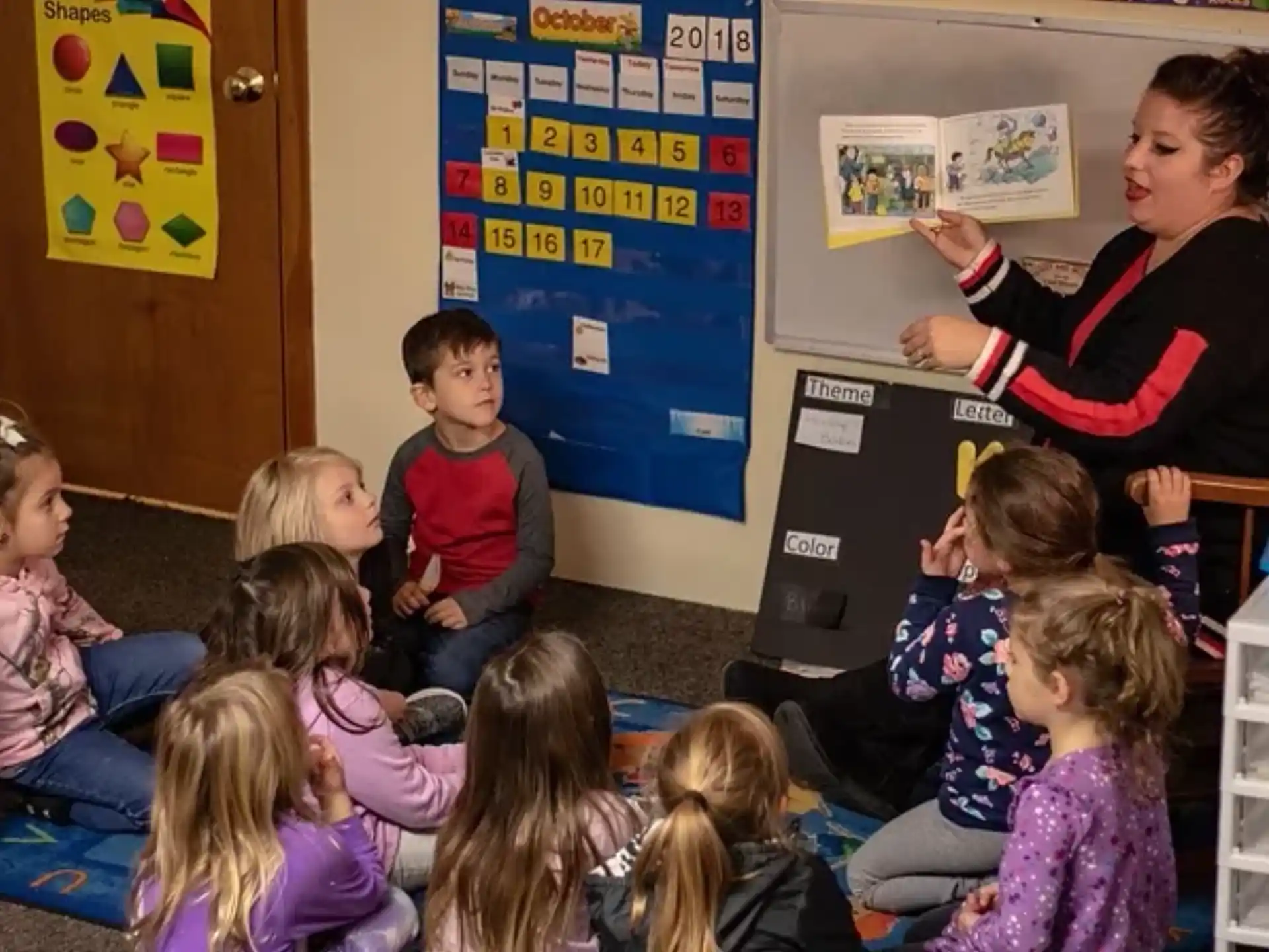 a teacher teaching her students