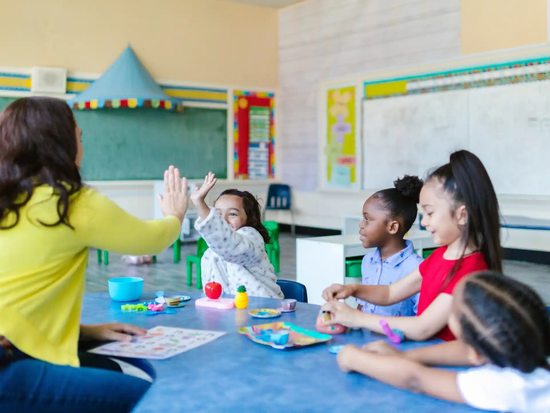 a teacher teaching her students