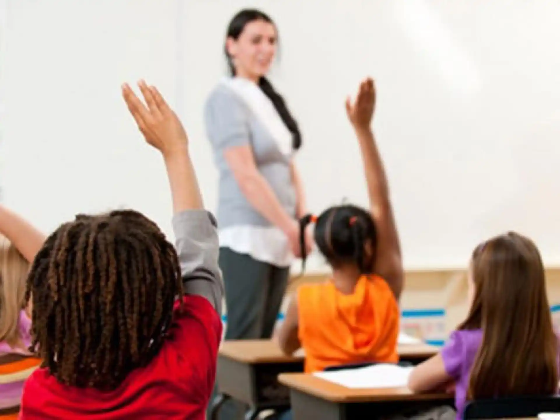 a teacher teaching her students