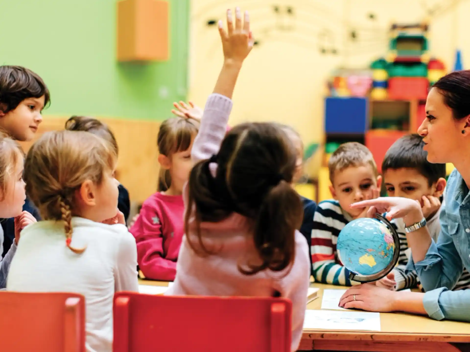 a teacher teaching her students