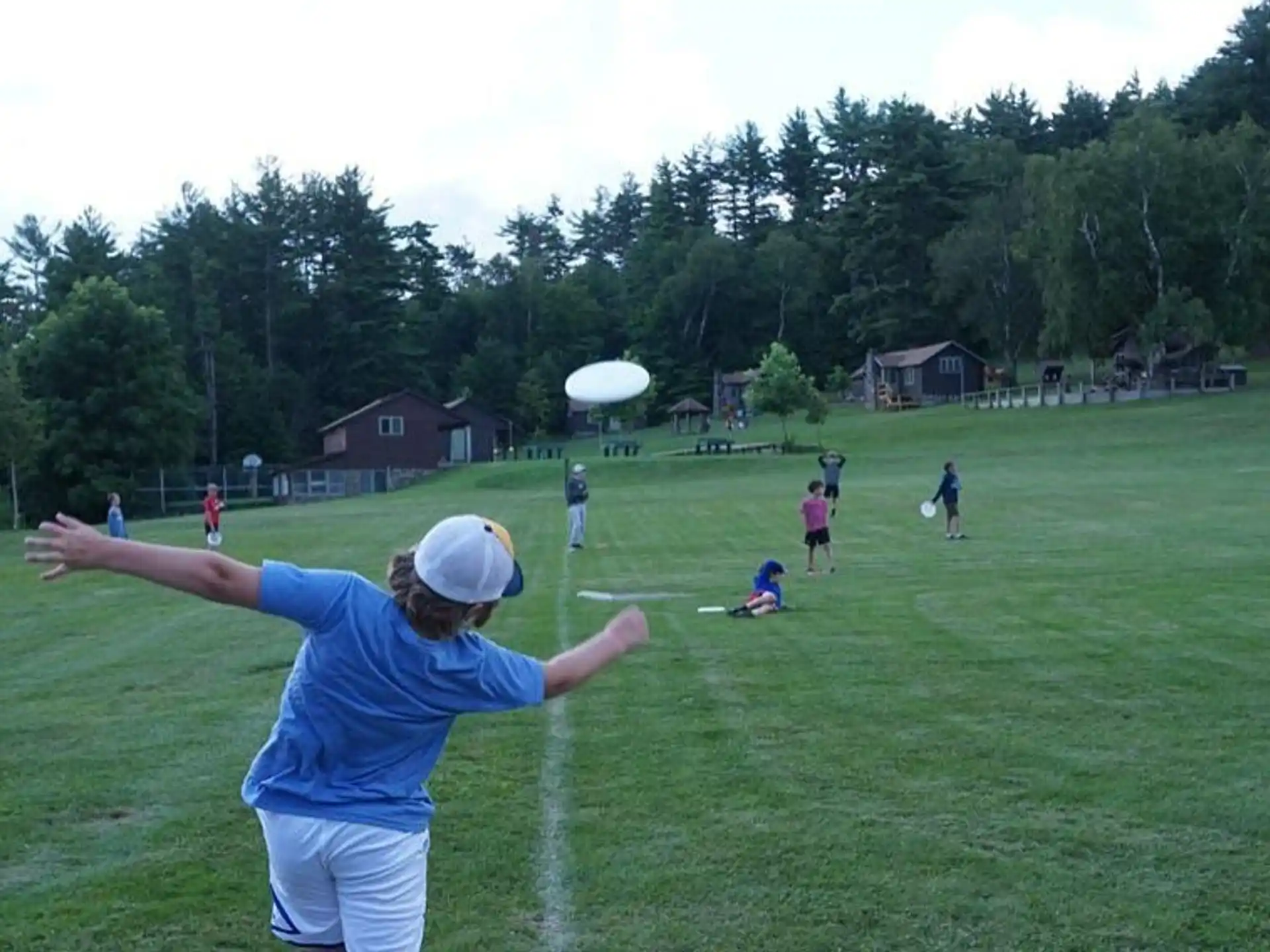 a man throwing a frisbee